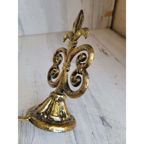 Metal distressed style fancy hanging stocking holder Xmas figure - Picture 3 of 6